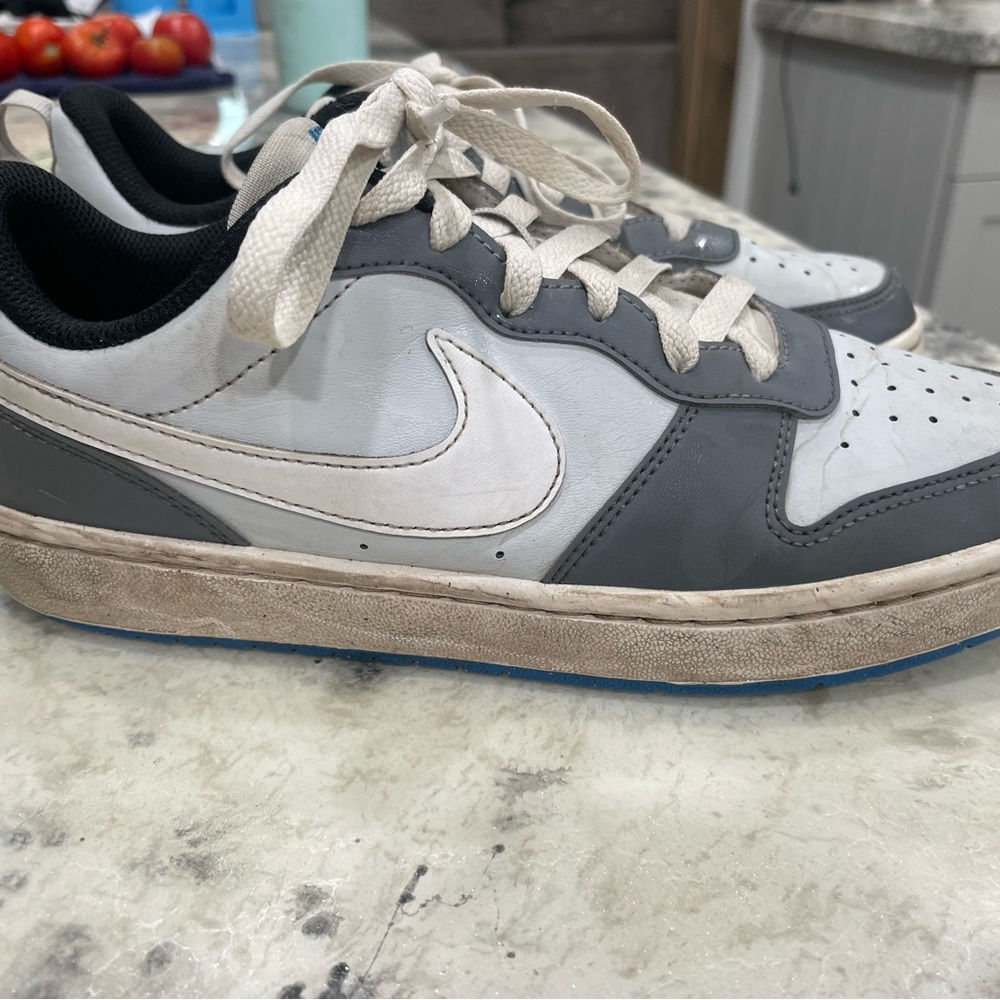 Kids Nike Gray and white Sneakers